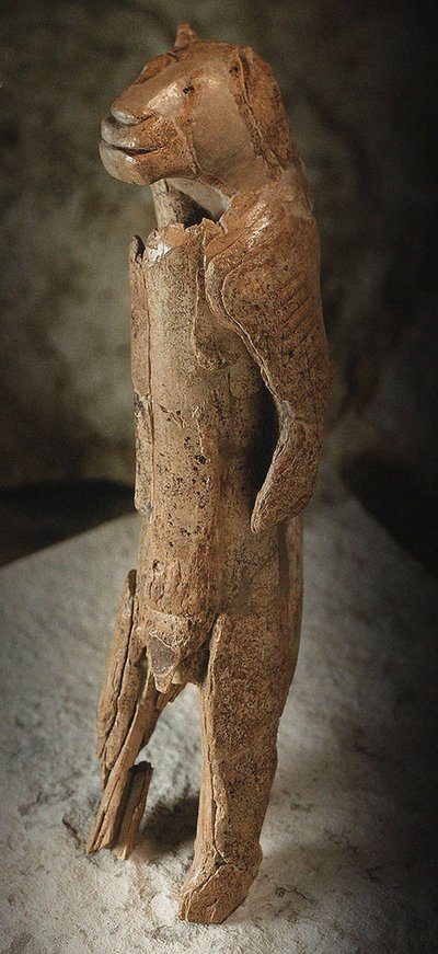 Hombre león, Cultura Auriñaciense (marfil de mamut) de Paleolithic